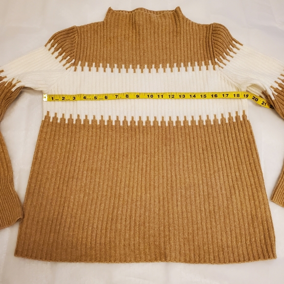 🌟Host Pick!🌟 French Connection Funnel-Neck Camel/White Colorblock Sweater - M - Picture 8 of 13